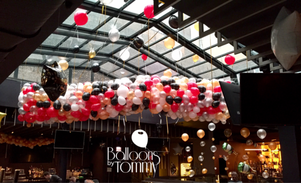 Balloon drop and light ceiling fill at Fremont Chicago NYE 2017 - Balloons by Tommy